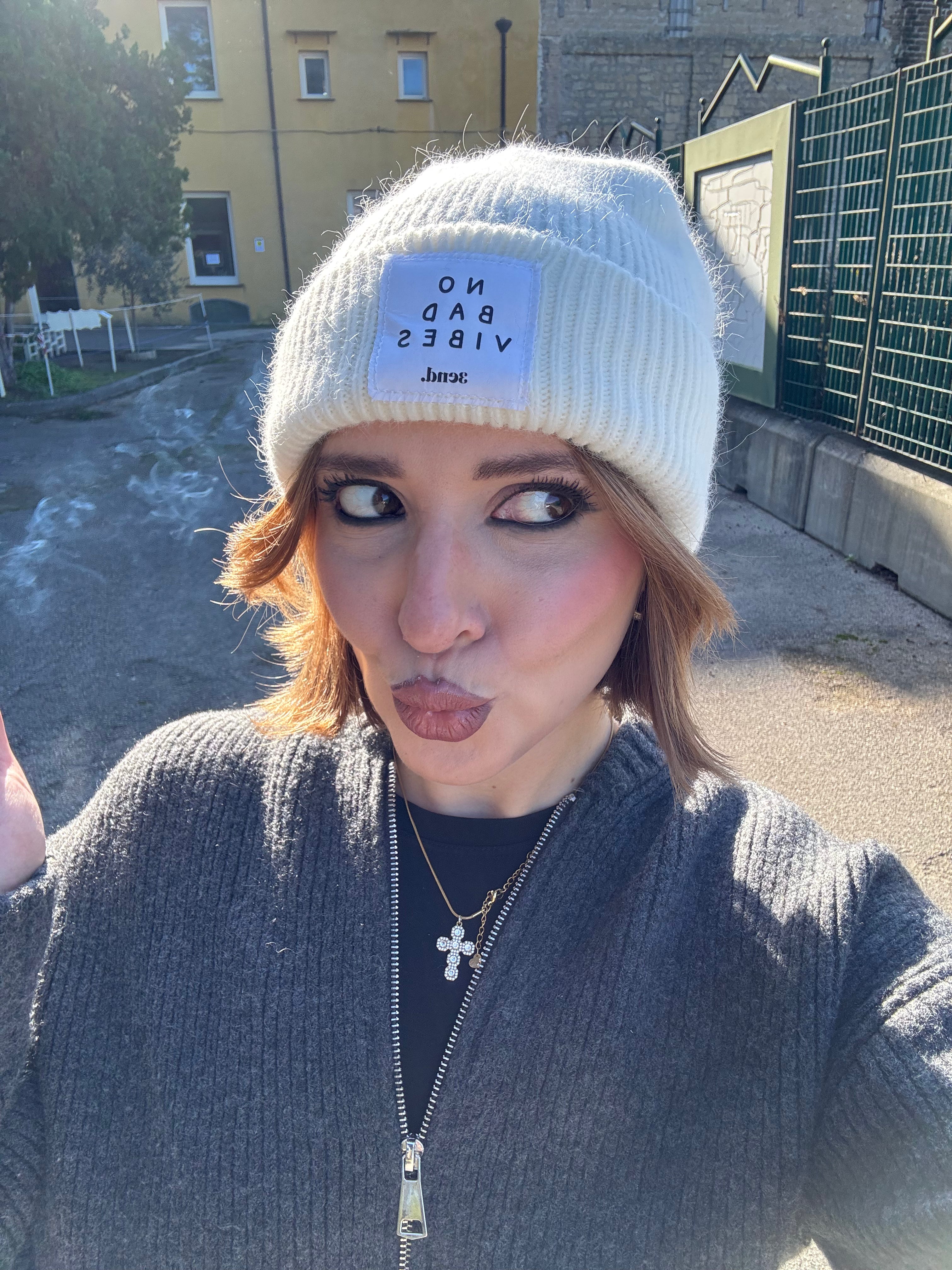 Cappello in lana con scritta